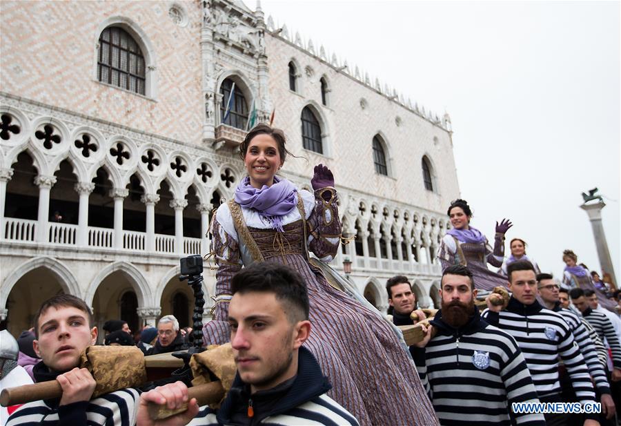 ITALY-VENICE-CARNIVAL-MARIE-PARADE