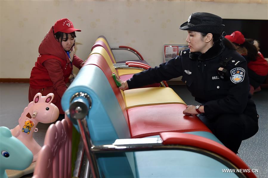 CHINA-SHANXI-TAIYUAN-RAILWAY-CHILD CARE (CN)