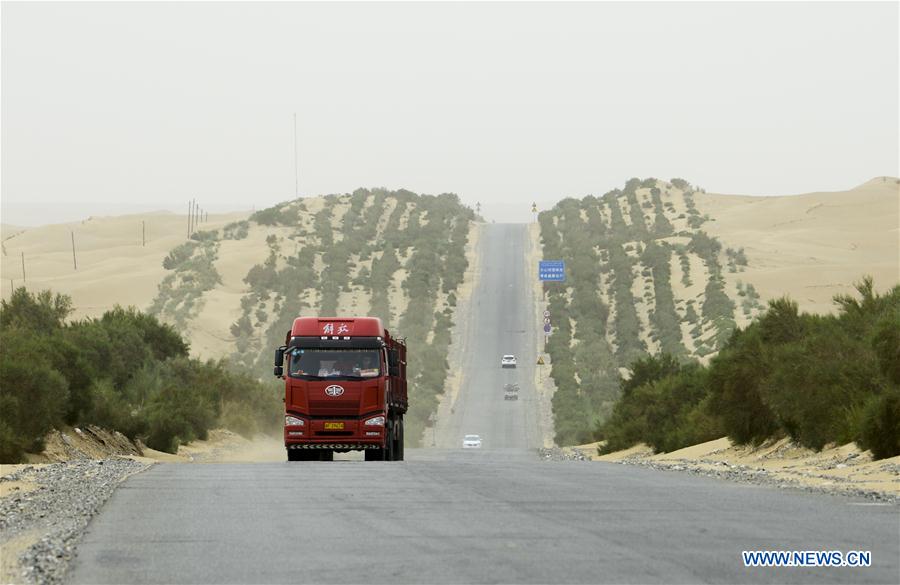 CHINA-XINJIANG-TAKLIMAKAN DESERT-HIGHWAY (CN)