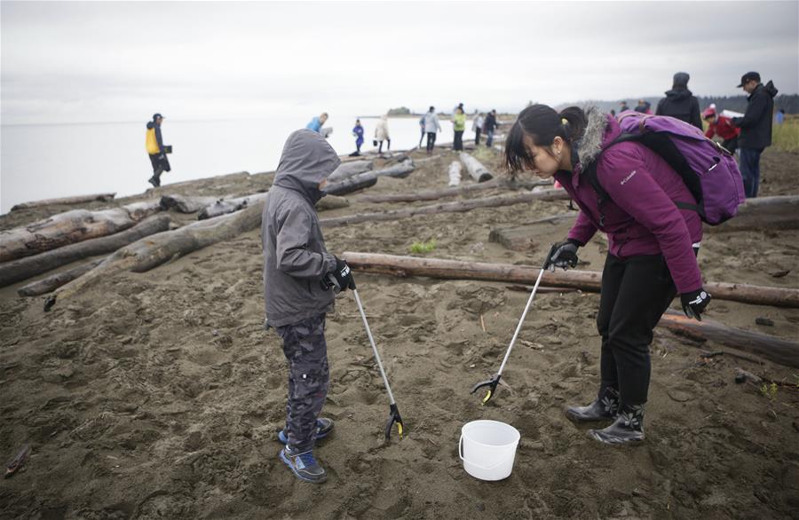 CANADA-RICHMOND-SHORELINE CLEANUP