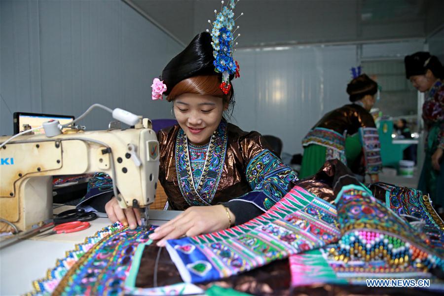 CHINA-GUANGXI-RONGSHUI-ETHNIC HANDICRAFT-CLOTH (CN)