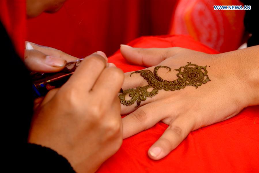 BANGLADESH-DHAKA-HENNA-ART