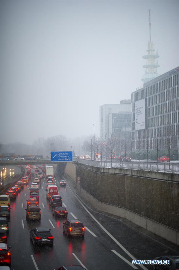 GERMANY-DUISBURG-SNOWFALL