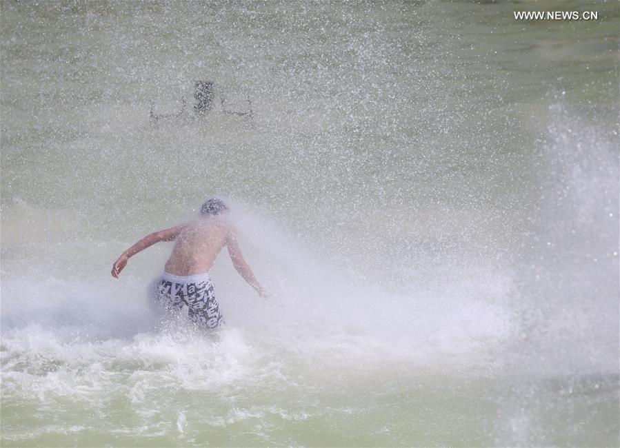 FRANCE-PARIS-HEAT WAVE