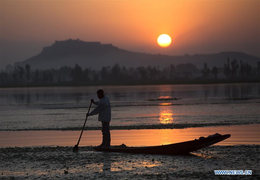 KASHMIR-SRINAGAR-SUNSET-DAILY LIFE