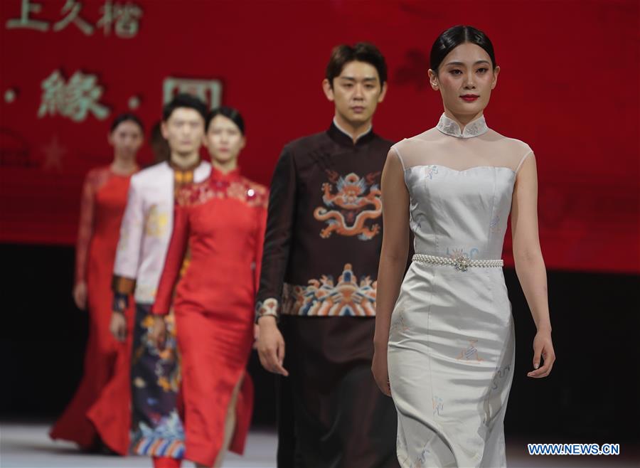 CHINA-JIANGSU-WEDDING DRESS-FASHION SHOW (CN)