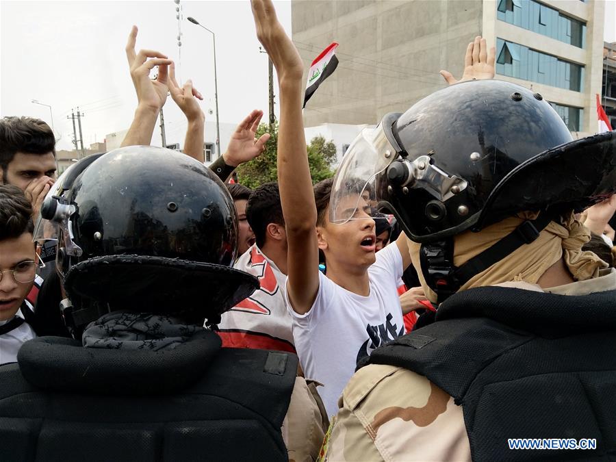 IRAQ-BAGHDAD-PROTEST-CURFEW