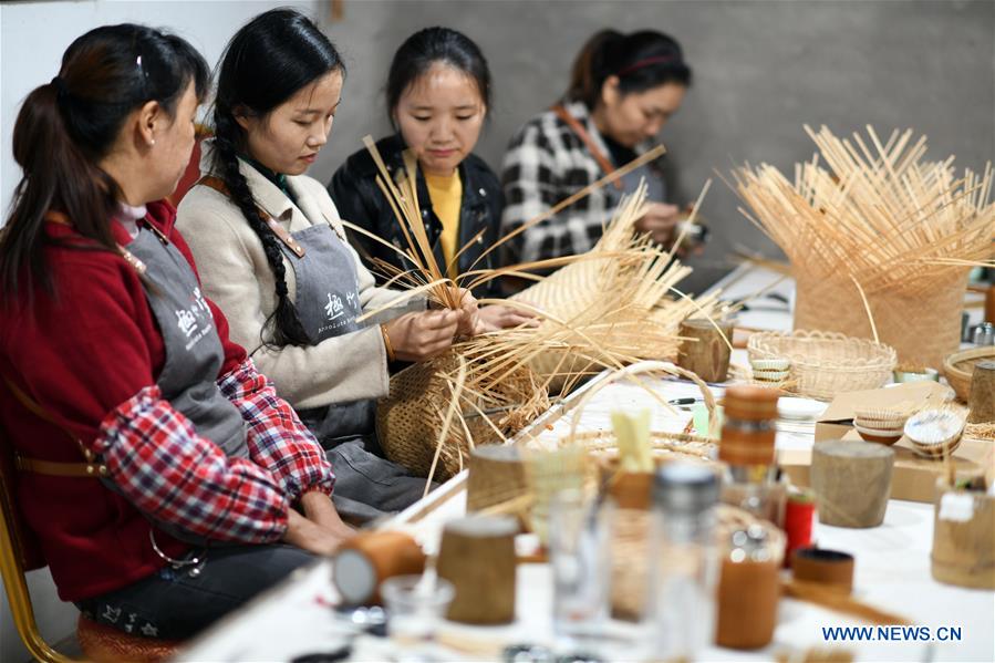 (FOCUS)CHINA-GUIZHOU-CHISHUI-BAMBOO WEAVING-CRAFTSWOMAN-TRAINING CENTER (CN)