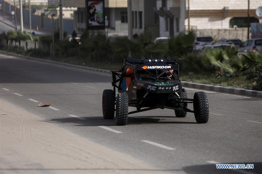 MIDEAST-GAZA-PALESTINIAN MAN-BUGGY BUILDING