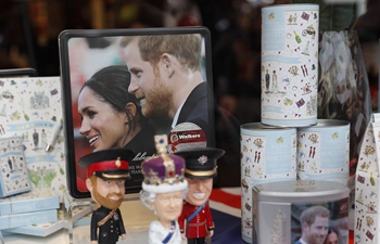 In pics: one day before Royal Wedding in Britain