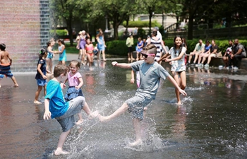 Temperature surges over 30 degrees celsius in Chicago, U.S.