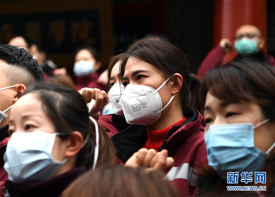 （在习近平新时代中国特色社会主义思想指引下——新时代新作为新篇章·习近平总书记关切事·图文互动）（2）口罩挡不住你的美——战“疫”一线巾帼掠影