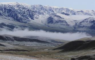 祁连山九月迎秋雪 雪山雾?；杂陈躺菰? />  
<div>祁连山九月迎秋雪 雪山雾?；杂陈躺菰?/div>
</a> 
</div>
<div class=