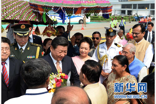 9月17日，国家主席习近平抵达古吉拉特邦艾哈迈达巴德市，开始对印度进行国事访问。 新华社记者 马占成 摄